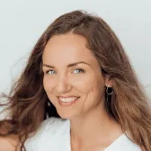 Portrait-Foto von Nina Strehl, Predigerin u. a. bei „Kirche im Pott“, Produktdesignerin und Instagrammerin